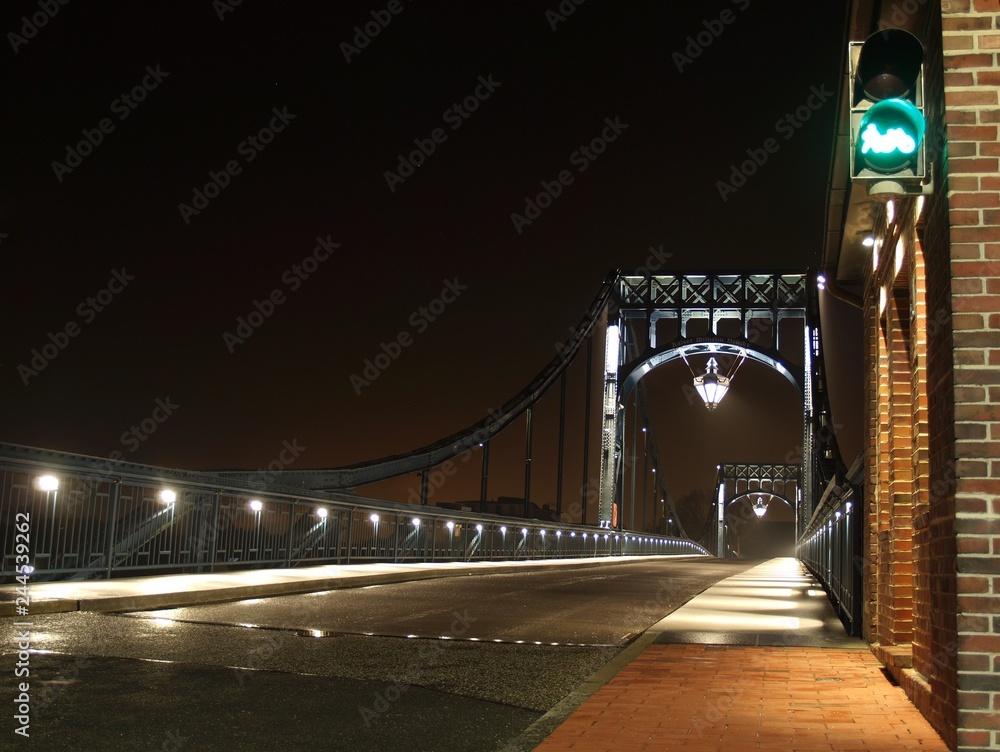 Obraz premium Kaiser Wilhelm Brücke im Winter