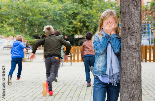 Photos Kids playing hide and seek on the street