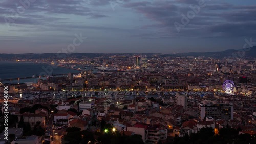 time lapse jour-nuit vue large de Marseille