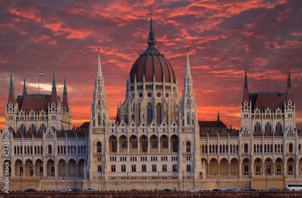 Obraz premium Hungary, Budapest Parliament view from Danube river 