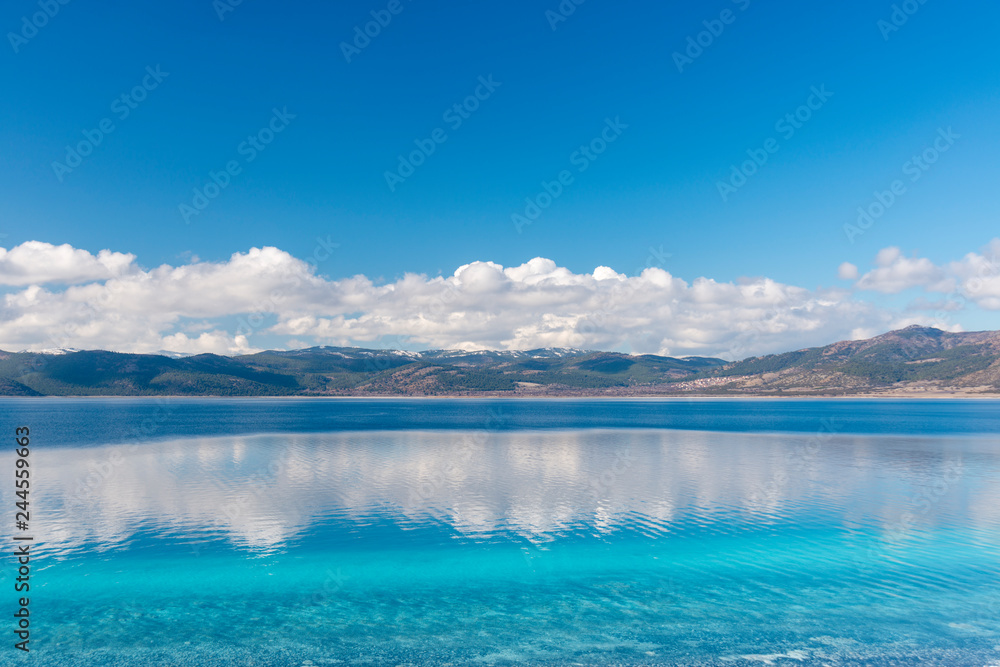 Fototapeta premium Lake Salda is in the southern province of Burdur’s Yeşilova district has been reputed as “Turkey’s Maldives” in recent years for its white beach and clear water.