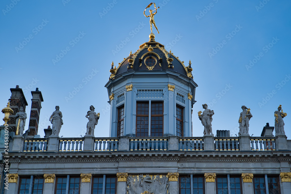 Obraz premium Roy d'Espagne building on Grand Place in Brussels, Belguim