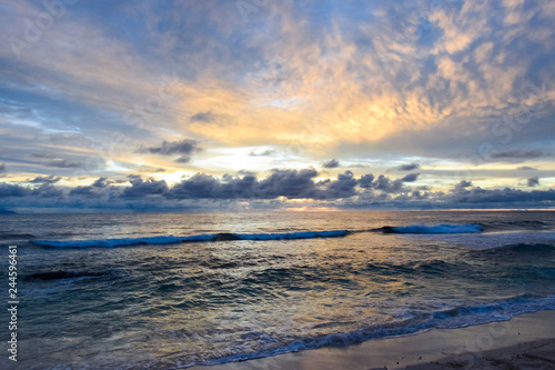 Fototapeta Naklejka Na Ścianę i Meble -  Coloured sunset on Seyshells island. Sea, summer, cloud, sky