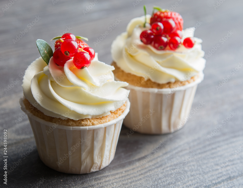 cakes with berries cakes with berries