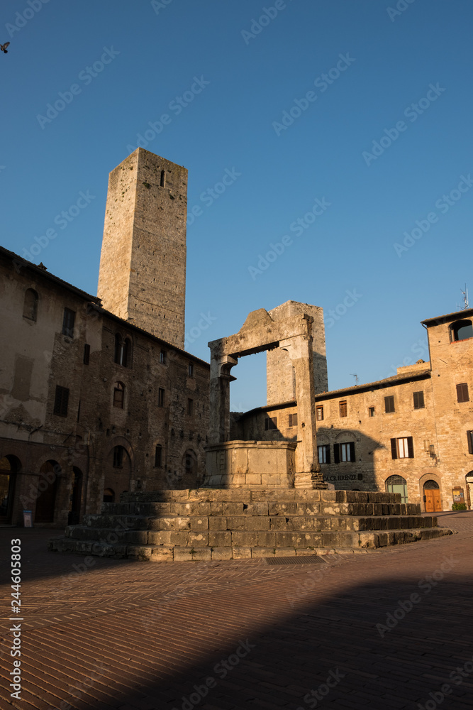 The stone medieval well of San Gimignano at the dawn