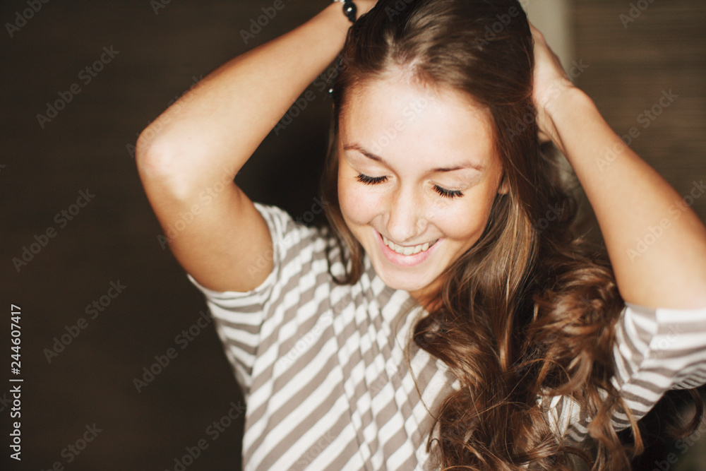 Fototapeta premium Beautiful young girl posing in home photo studio