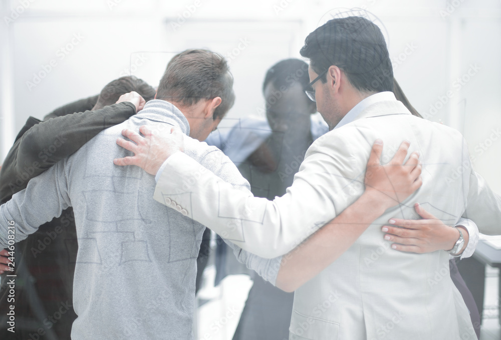 Obraz premium group of successful business people hugging each other