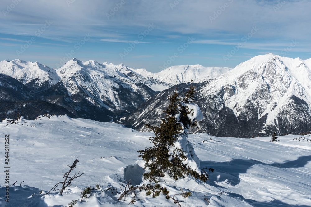 Simmering Blick auf Wetterstein Gebirge Winter