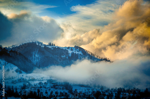 Fototapeta Naklejka Na Ścianę i Meble -  Epic winter mountain landscape