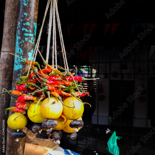 Quadro su tela Lemon and chillies tied