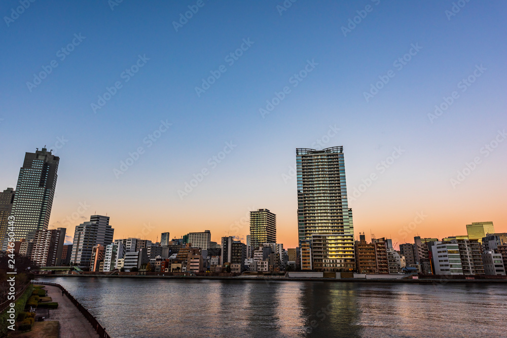 早朝の高層マンション群　The sky at daybreak in Tokyo, Japan