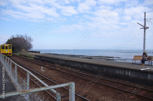 島原鉄道　大三東駅　おおみさき駅　冬の島原鉄道　海の傍の無人駅 photo