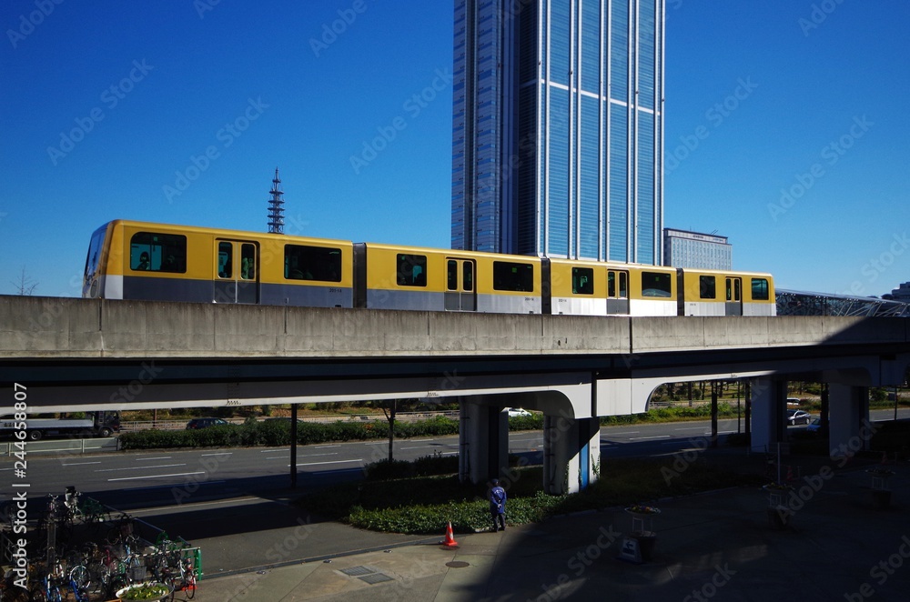 Fototapeta premium 南港ポートタウン線の列車