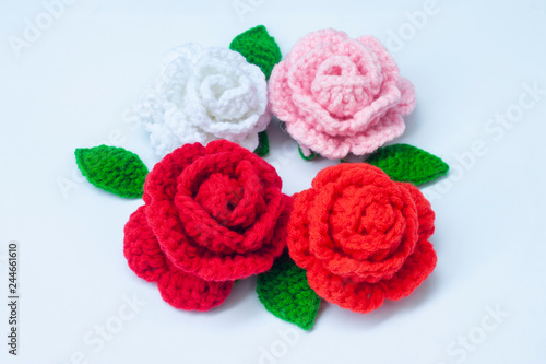 Crochet roses with yarn for giving to those we love, Valentine's day.