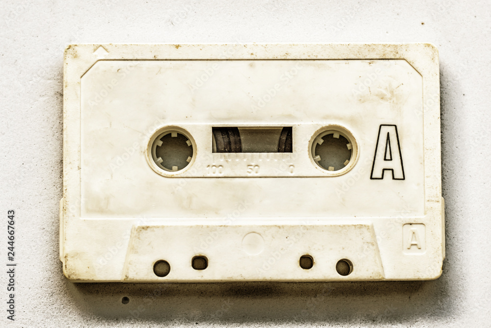 Cinta cassette de audio antigua Foto de stock 516937993