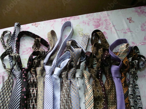 TIES KNOTTING FRENZY.