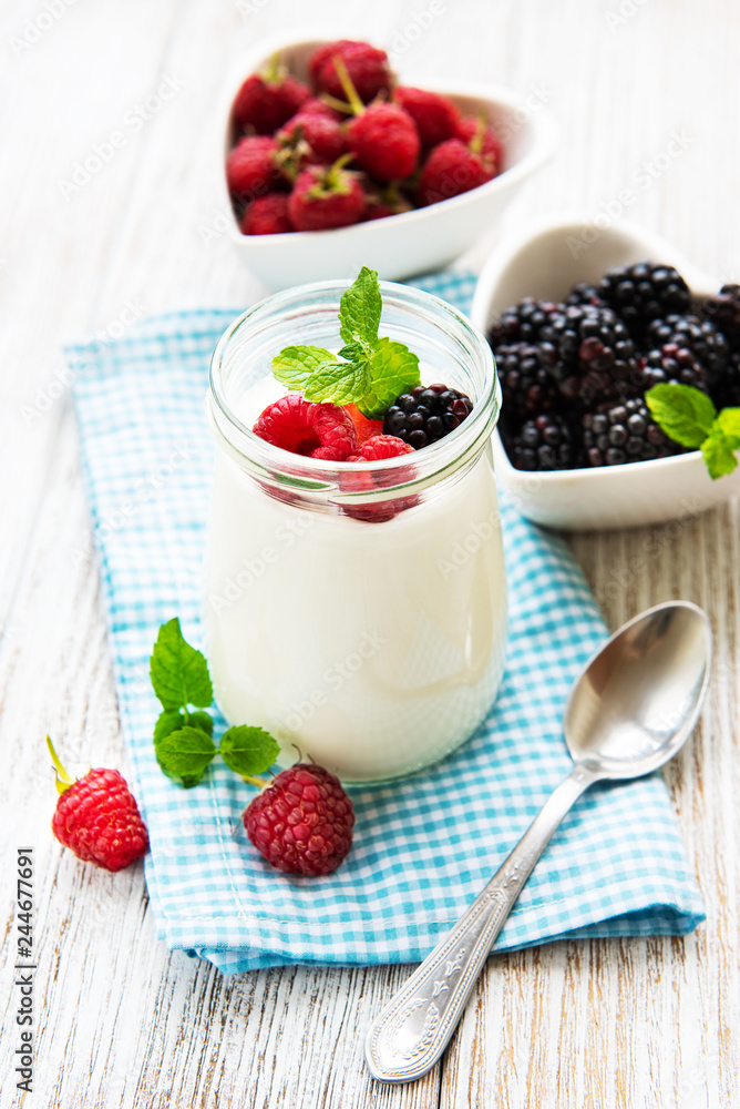 Yogurt with fresh berries Yogurt with fresh berries