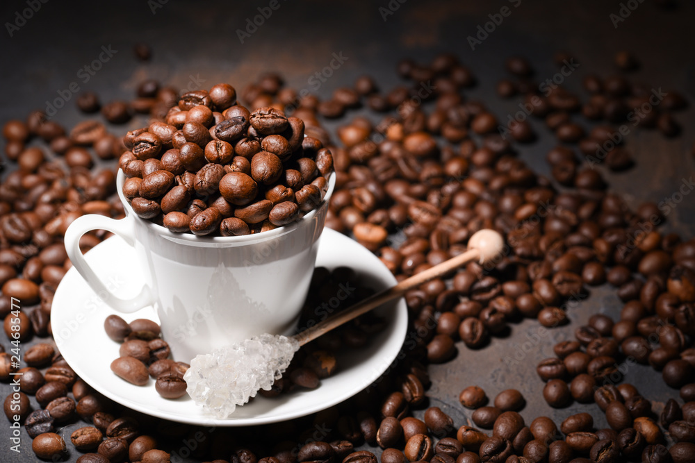 Fototapeta premium Coffee beans in coffee cup on black background