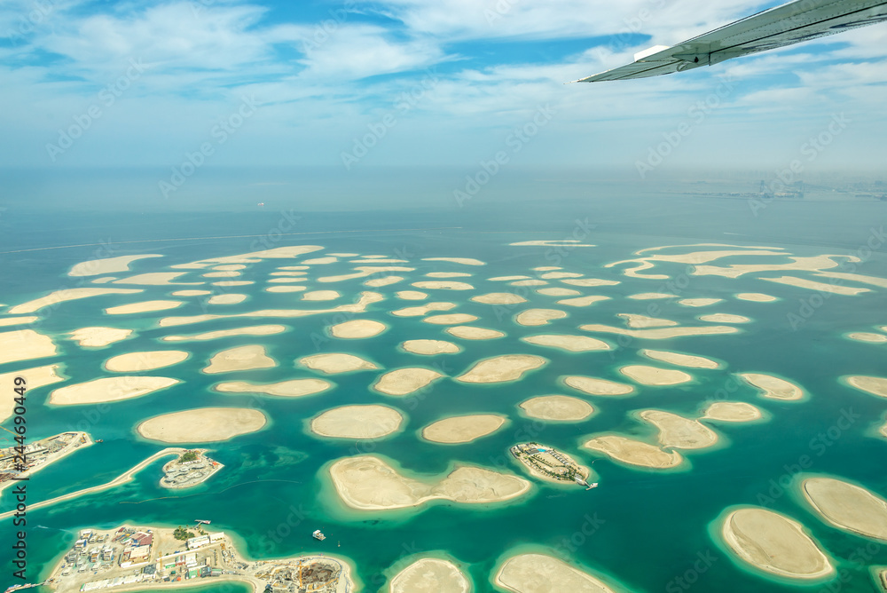 Naklejka premium Widok z lotu ptaka z Dubaju Wyspy świata, Zjednoczone Emiraty Arabskie