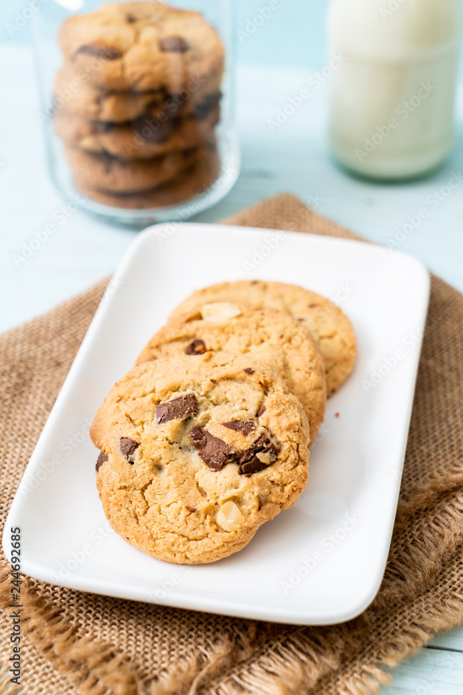 cookies with chocolate chips cookies with chocolate chips