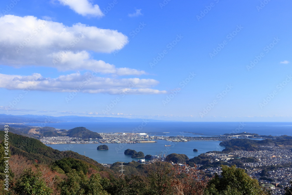 鷲尾山山頂から景色を楽しむ（高知市）