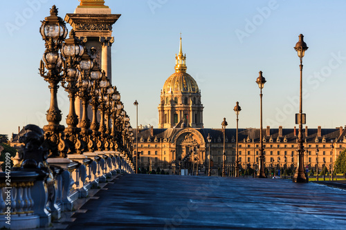 Ponte sulla Senna a Parigi all'alba