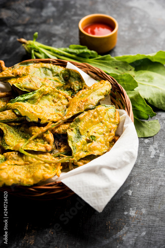 Crispy Palak/spinach Leaves pakoda or pakoda
