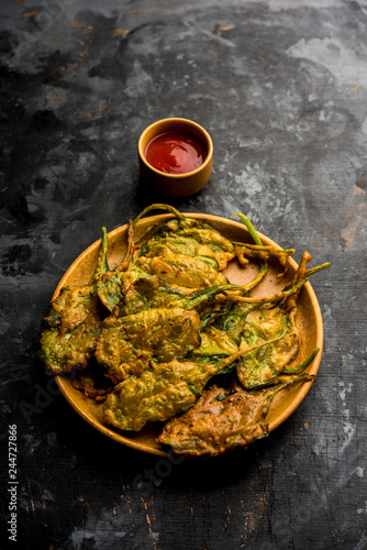 Crispy Palak/spinach Leaves pakoda or pakoda