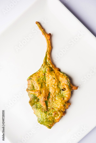 Crispy Palak/spinach Leaves pakoda or pakoda photo