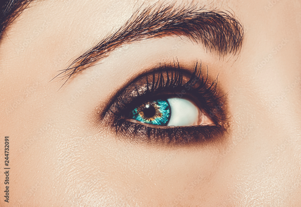 Obraz premium A beautiful insightful look woman's eye. Close up shot