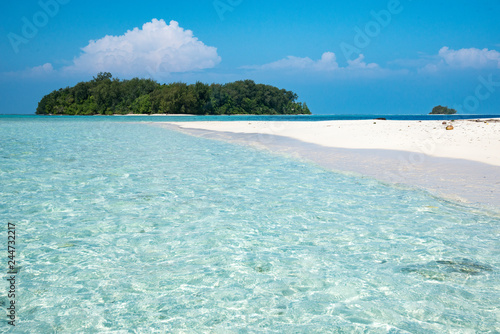 Fototapeta Naklejka Na Ścianę i Meble -  Tropical island on the Solomon islands