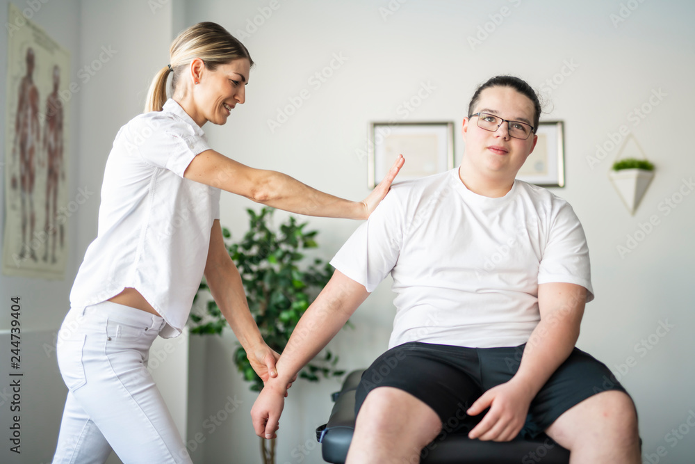 Obraz premium A Modern rehabilitation physiotherapy woman worker with client