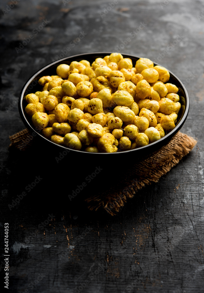Roasted Phool Makhana or Crispy Lotus pops Seed served in a bowl, selective focus Roasted Phool Makhana or Crispy Lotus pops Seed served in a bowl, selective focus