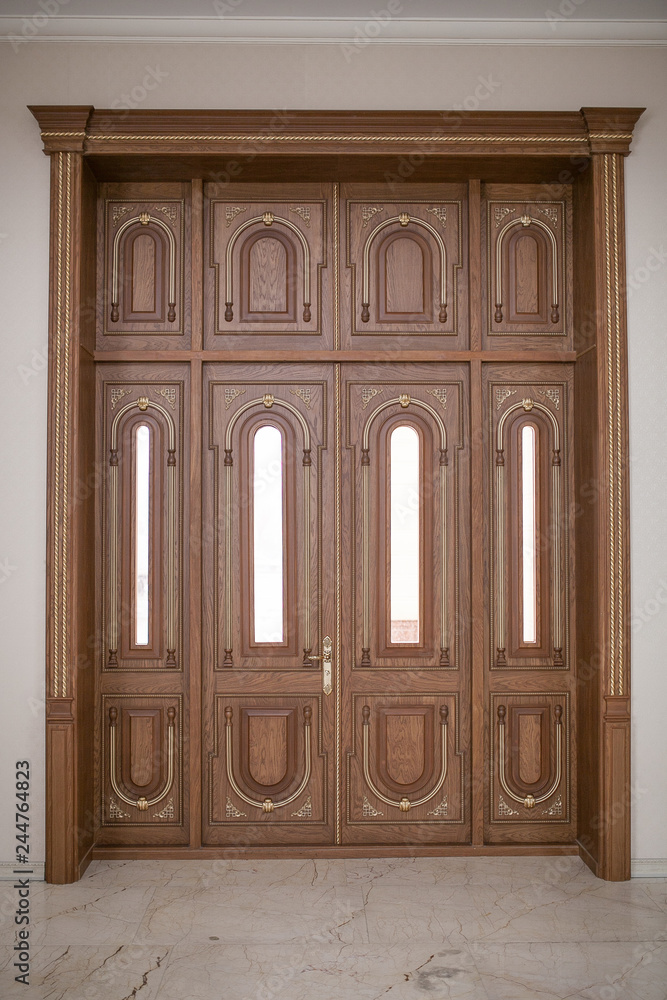 wooden doors with baguettes
