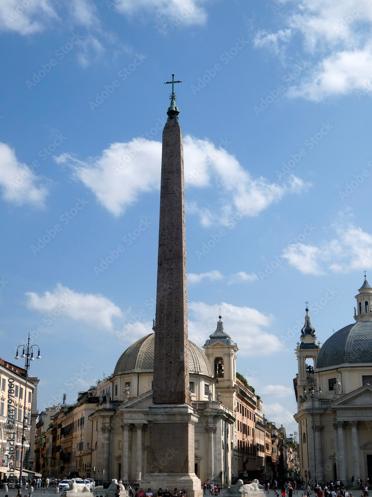 Obelisco flaminio en la plaza del pueblo de Roma.