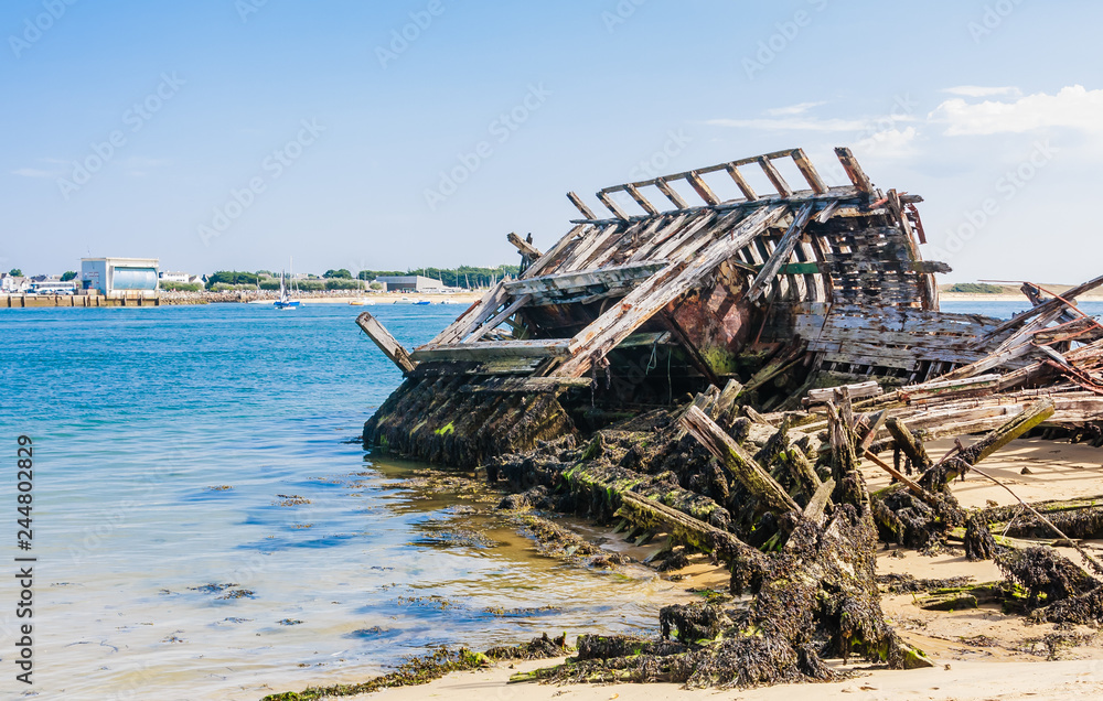  Shipwreck cemetery at the river Etel in Brittany. Magouer - Le Cimetiere de bateaux.  France