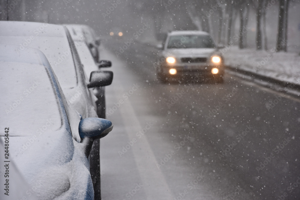 neige auto voiture route deneigement epandage sel circulation intemperie  hiver gel verglas pneus Stock Photo | Adobe Stock