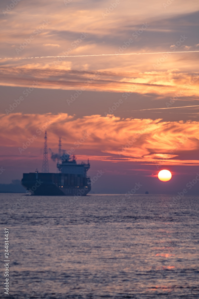 Elbe bei Stade im Sonnenaufgang Elbe bei Stade im Sonnenaufgang