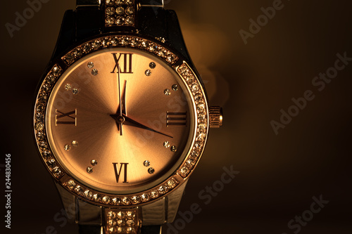 Woman Shiny gold diamond watch. 