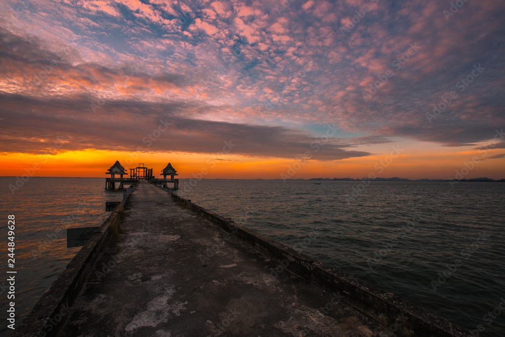 Fototapeta premium The background of the bridge that stretches into the sea, with buildings, churches, accommodation for sun shading or sheltering from the rain, with a secret light on the lake is a natural beauty.