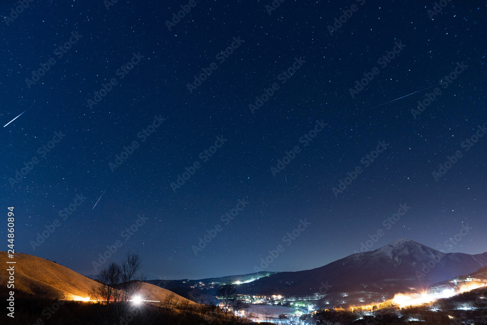 Fototapeta premium しぶんぎ座流星群／蓼科山・白樺湖