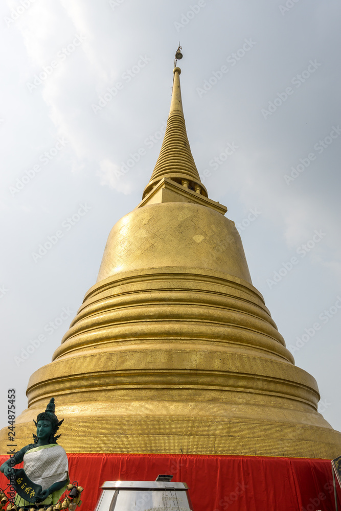 Golden mountain temple chedi