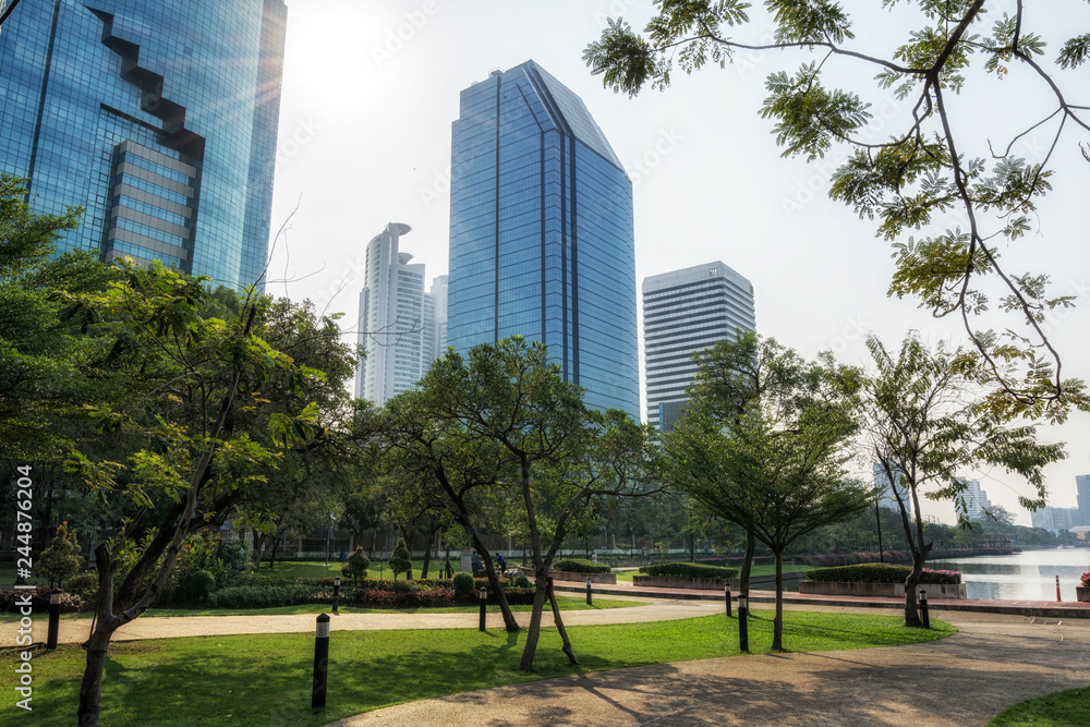 Naklejka premium bangkok benjakitti park scenery