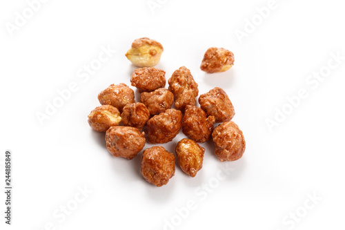 Roasted peanuts in icing sugar