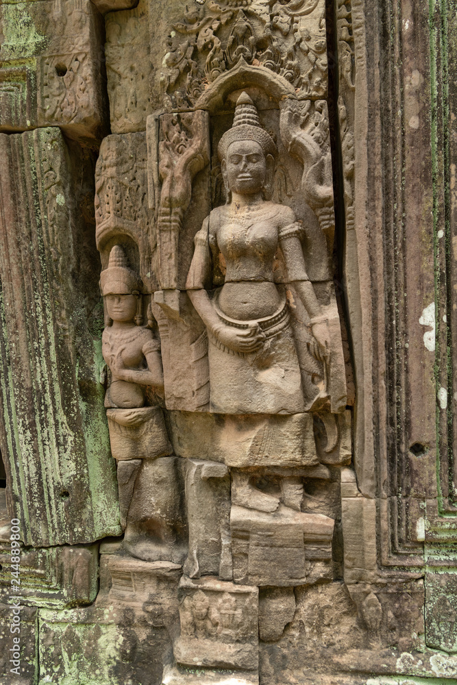 Statues of woman and husband in wall Statues of woman and husband in wall