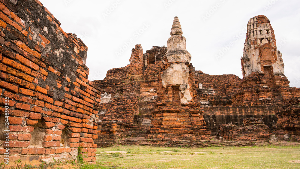 Old temple in Ayutthaya province, Thailand That was destroyed by the war in history.