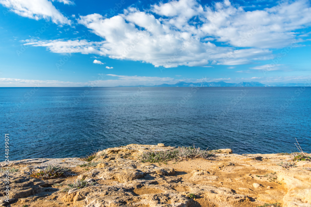 Obraz premium Blue Mediterranean Sea from a Rocky Promontory on a Sunny Day