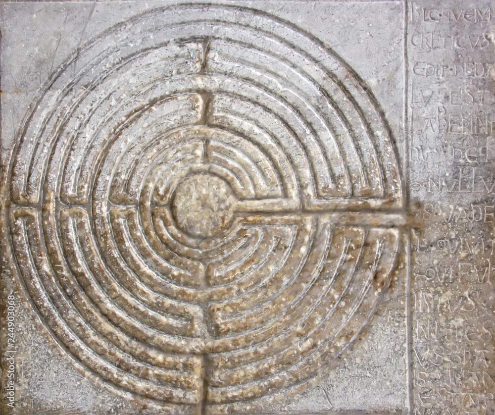 Le labyrinthe digital de la cathédrales de Lucques (Toscane Italie) Le labyrinthe digital de la cathédrales de Lucques (Toscane Italie)