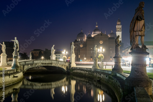 Padova, prato della valle e basilica di santa Giustina