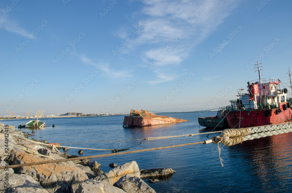 Sunken Ship in The Sea Sunken Ship in The Sea